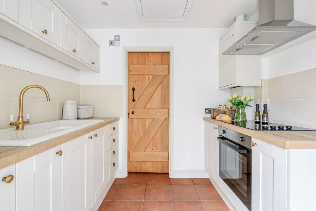 The Cowshed Apartman Farmborough Kültér fotó