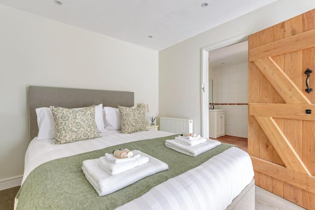 The Cowshed Apartman Farmborough Kültér fotó
