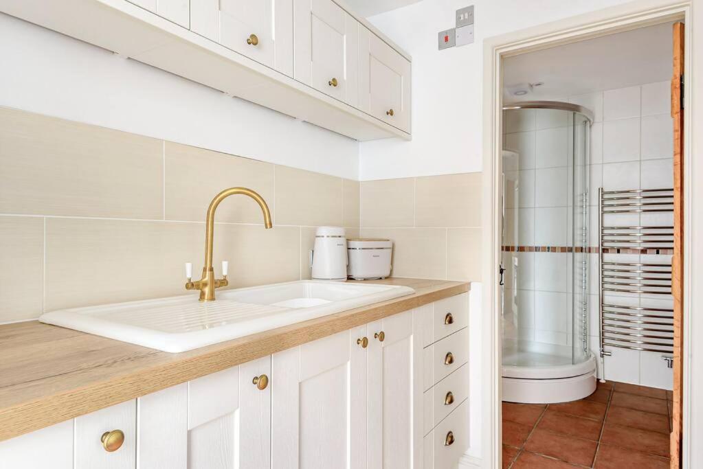 The Cowshed Apartman Farmborough Kültér fotó