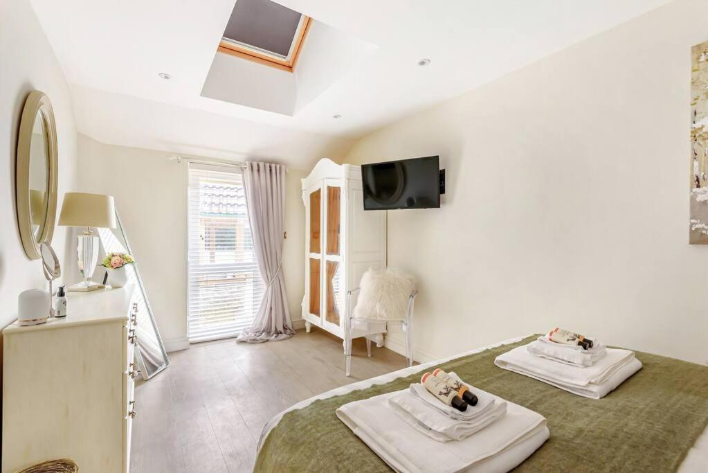 The Cowshed Apartman Farmborough Kültér fotó